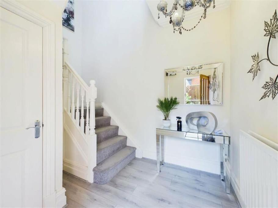 Upmarket Apartment In Ormskirk Eksteriør billede